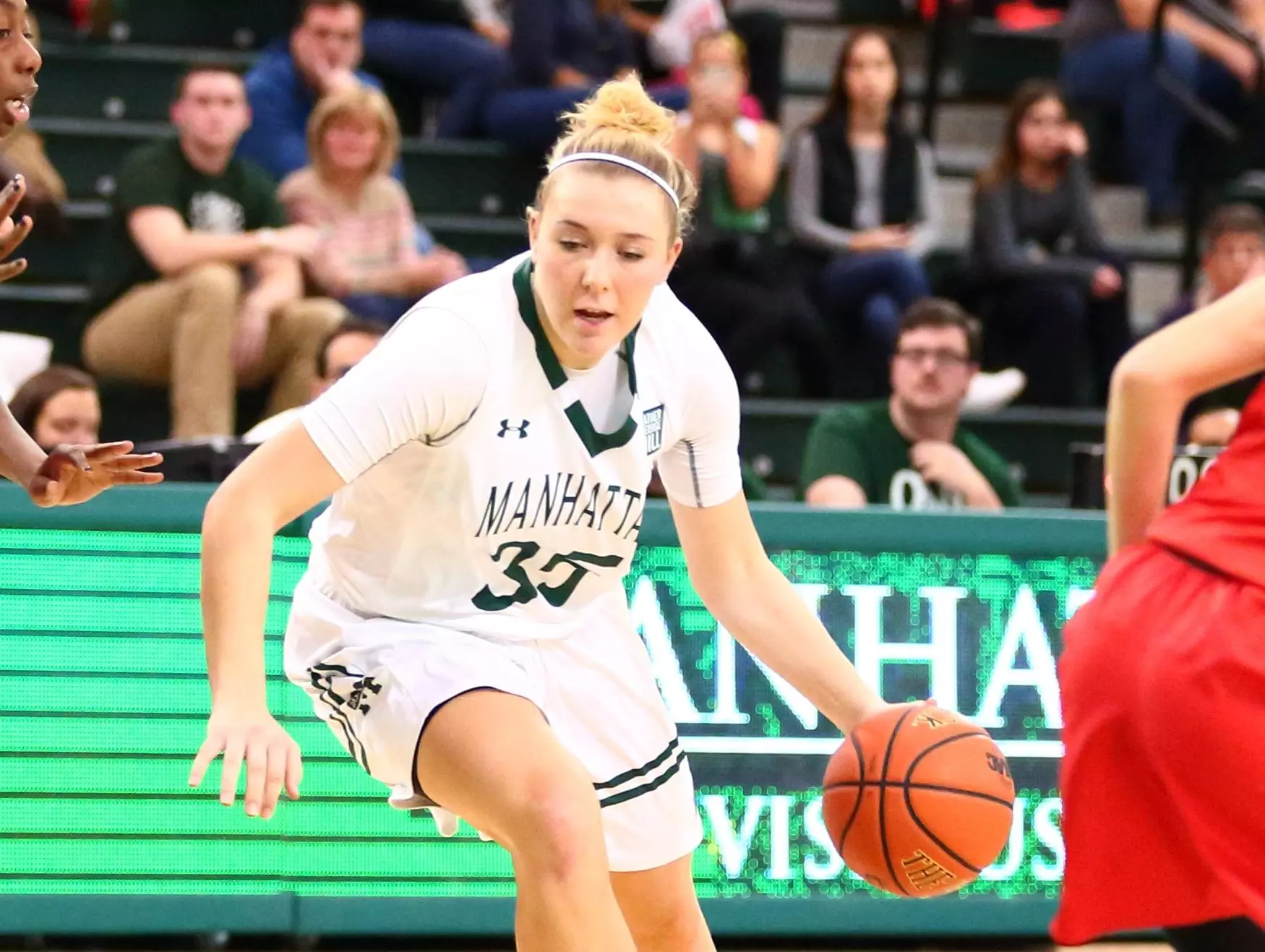 Grimme Posts Career-High 21 In 76-62 Loss to Iona