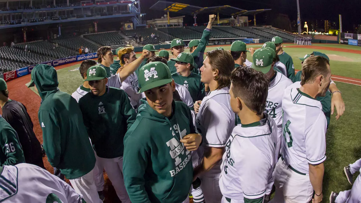 Reynolds' Two-Run Single Lifts Manhattan To 7-5 Win Over Fordham