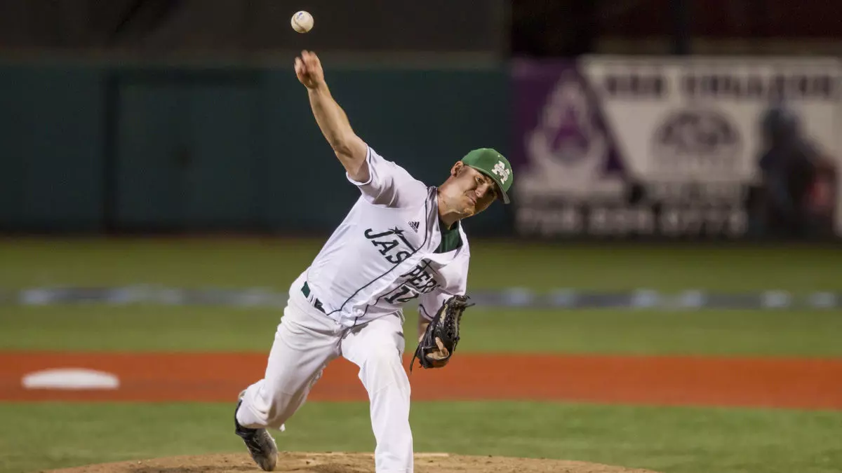 Manhattan Picks Up Doubleheader Sweep Against Niagara
