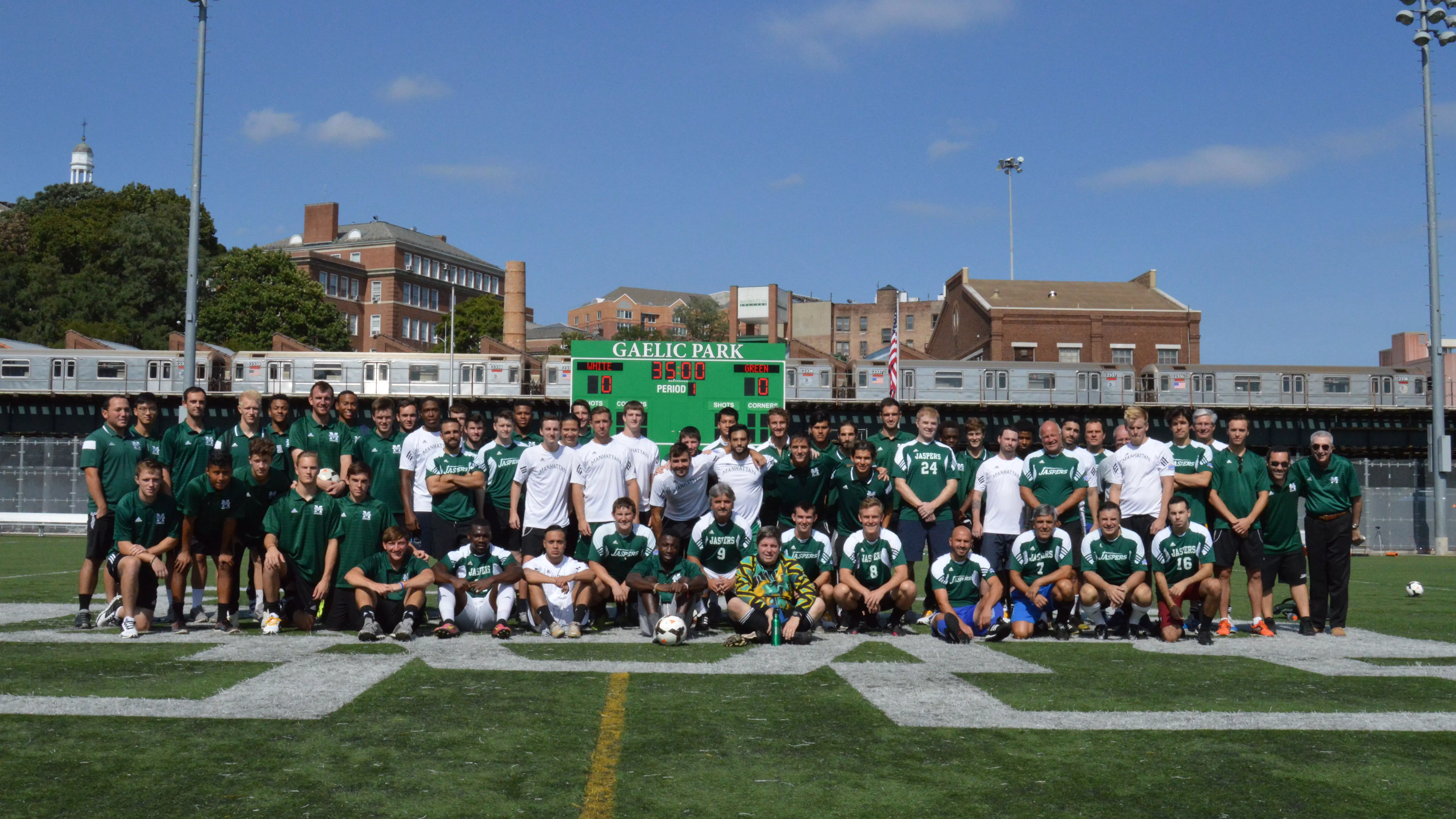Green Defeats White 8-6 In Annual Alumni Game