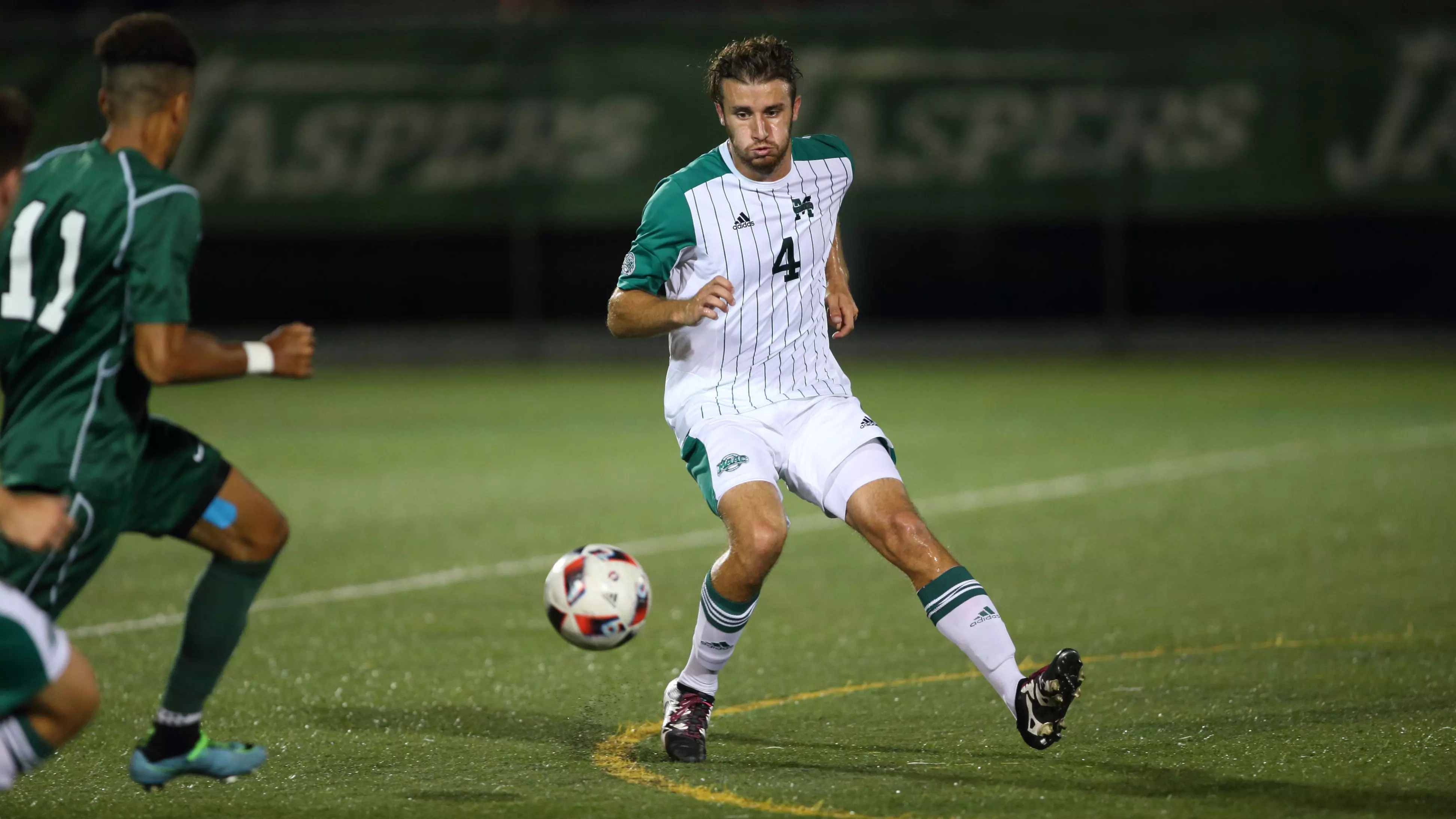 Manhattan Returns To Action At La Salle