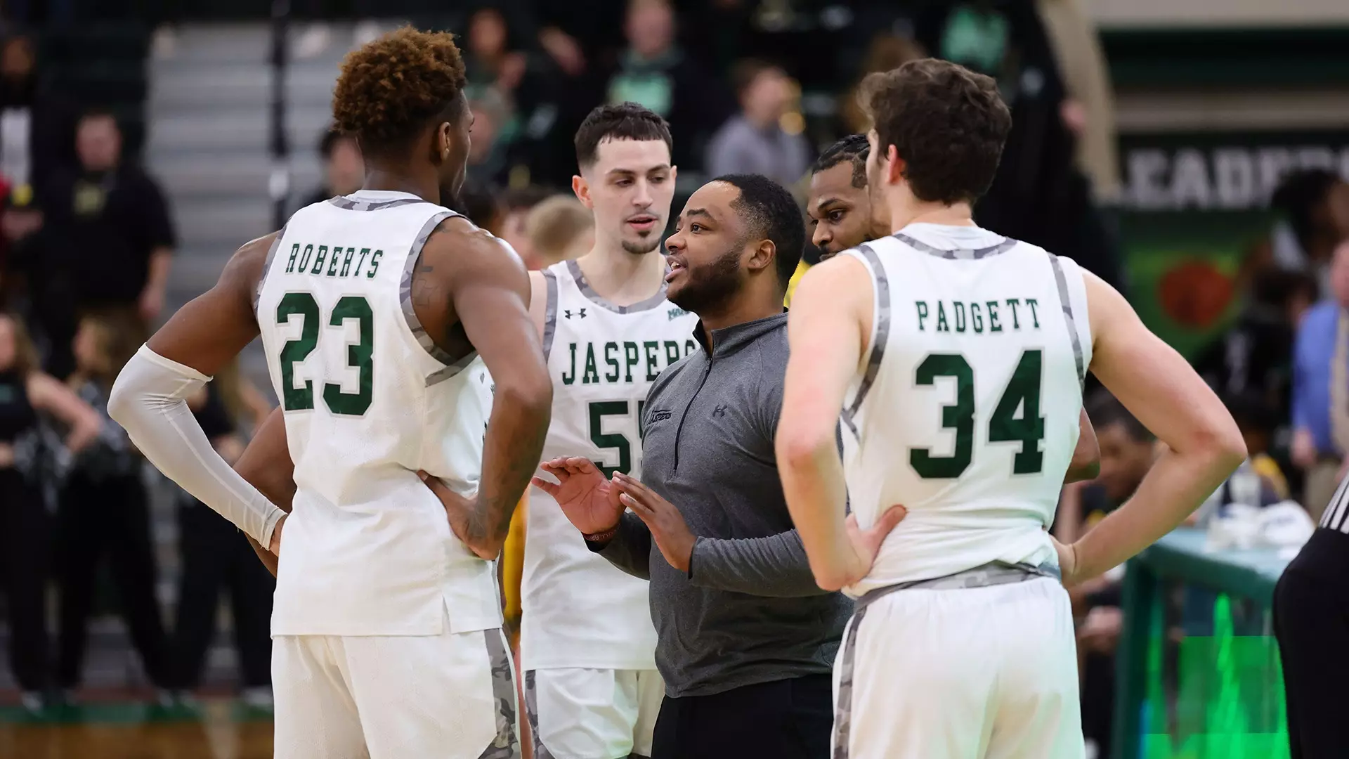 RaShawn Stores in huddle vs Siena in overtime