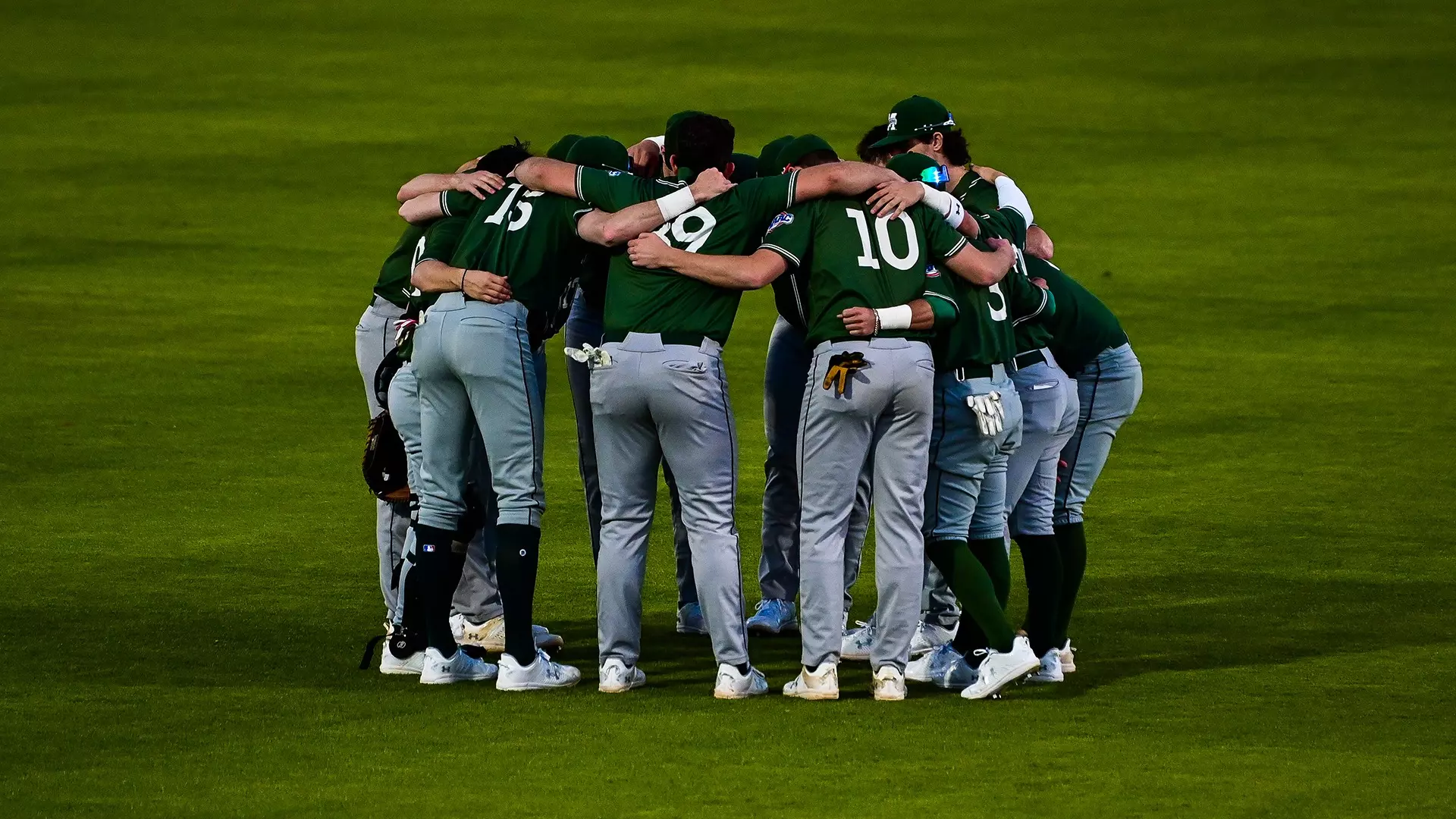 Baseball huddle at Stetson 2023