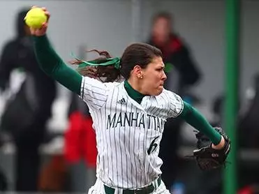 Manhattan Keeps Rolling, Sweeps Rider